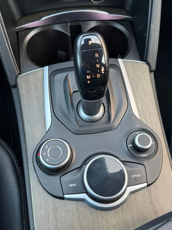 2018 Alfa Romeo Stelvio Image 18