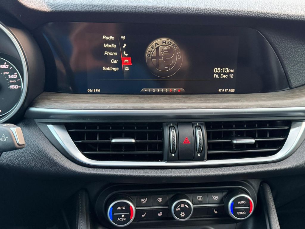 2018 Alfa Romeo Stelvio Image 19