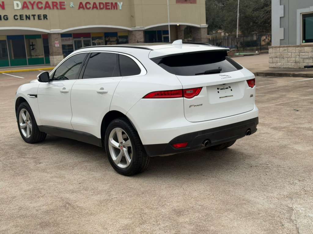 2019 Jaguar F-PACE Image 3