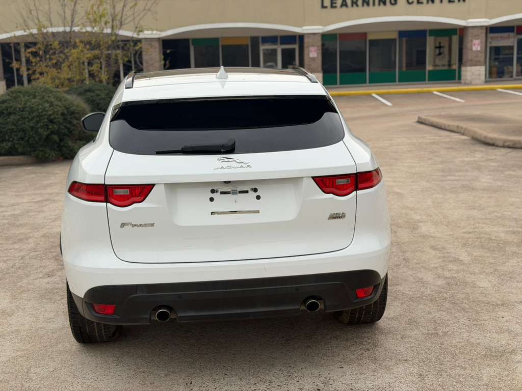 2019 Jaguar F-PACE Image 4