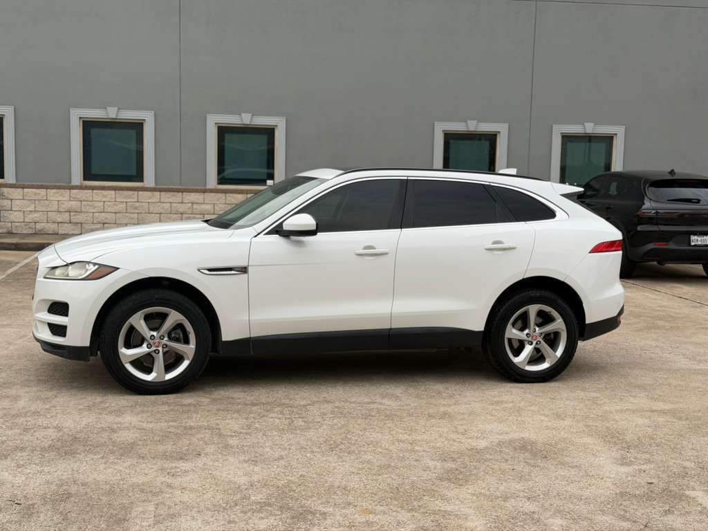 2019 Jaguar F-PACE Image 11
