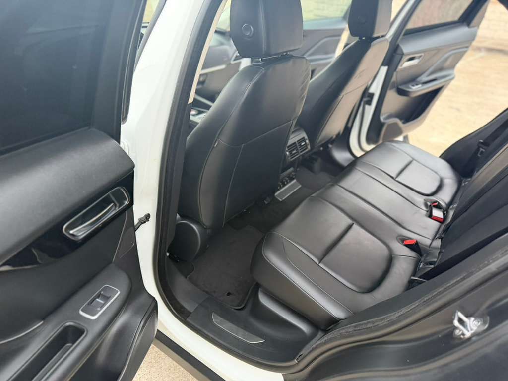 2019 Jaguar F-PACE Image 13