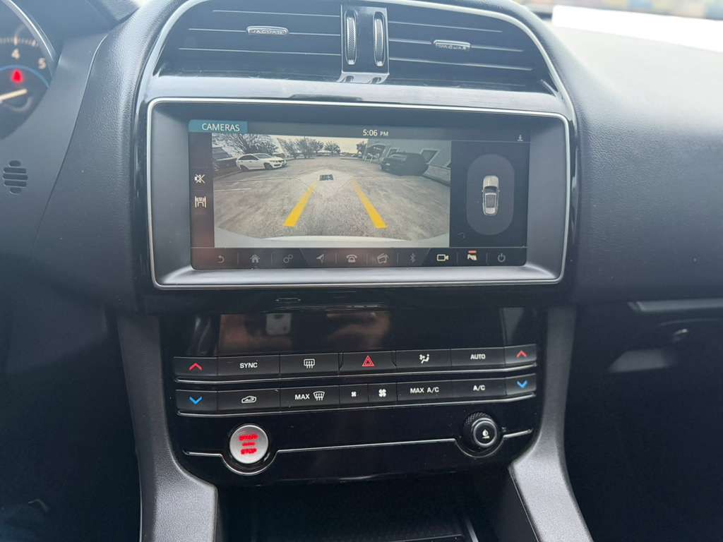 2019 Jaguar F-PACE Image 19