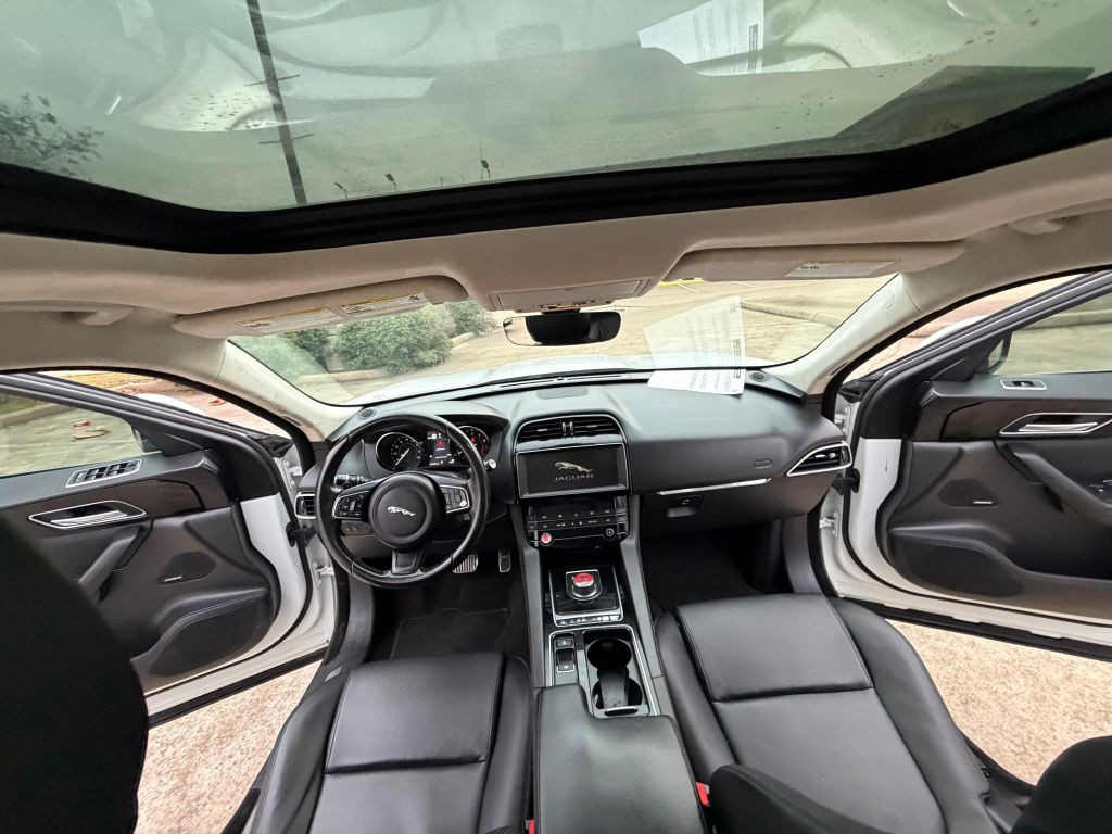 2019 Jaguar F-PACE Image 20