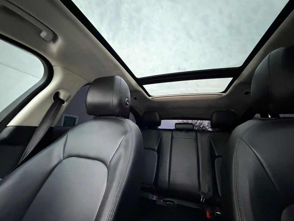 2019 Jaguar F-PACE Image 23