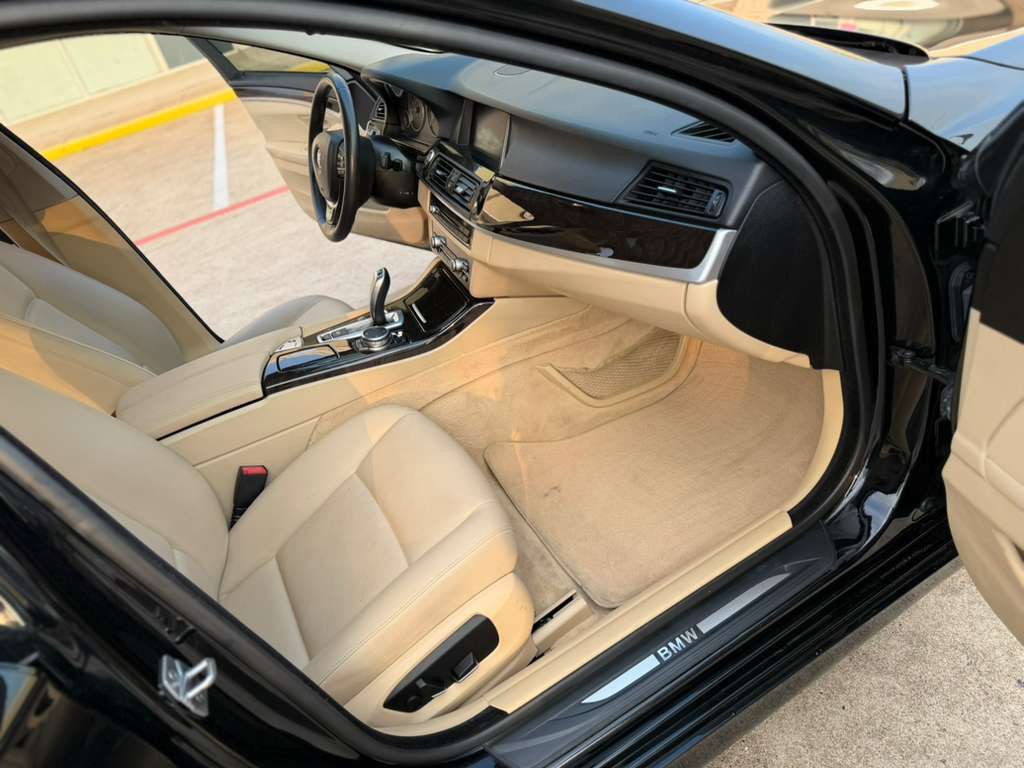 2015 BMW 5 Series Image 17