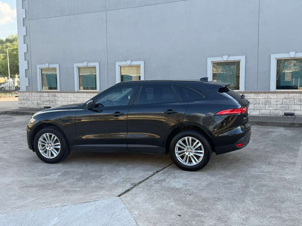 2018 Jaguar F-PACE Image 10