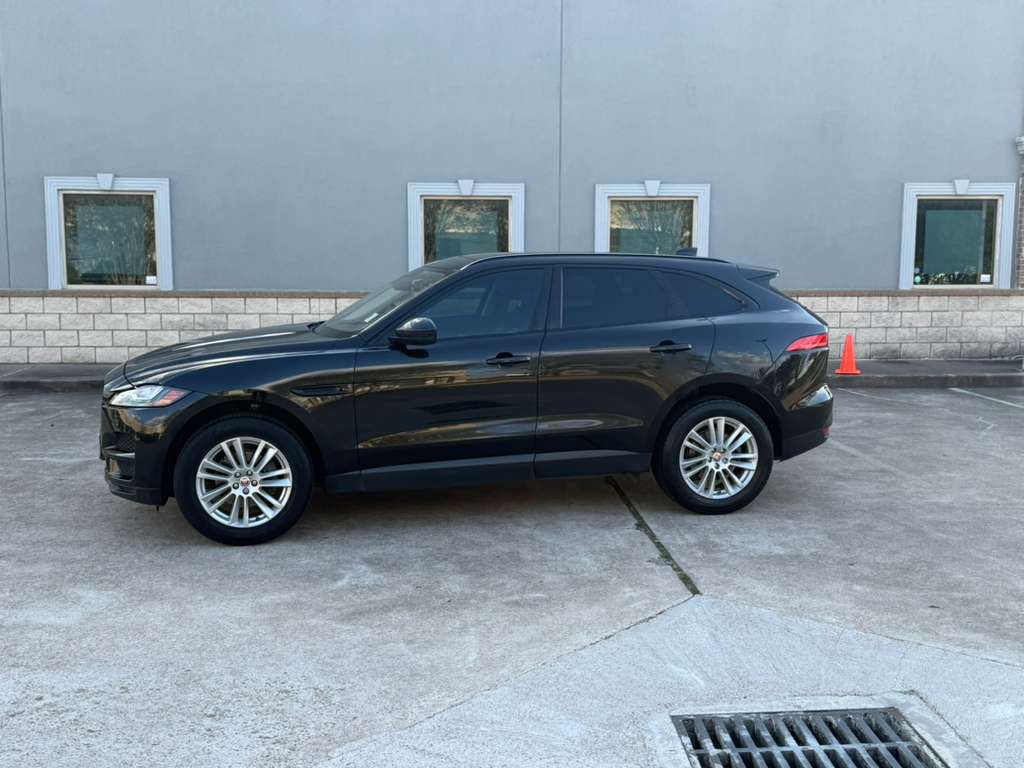 2018 Jaguar F-PACE Image 11