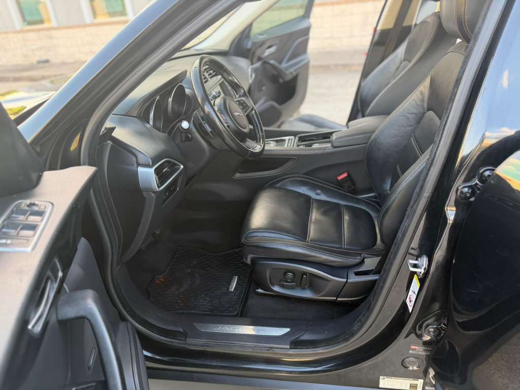 2018 Jaguar F-PACE Image 12