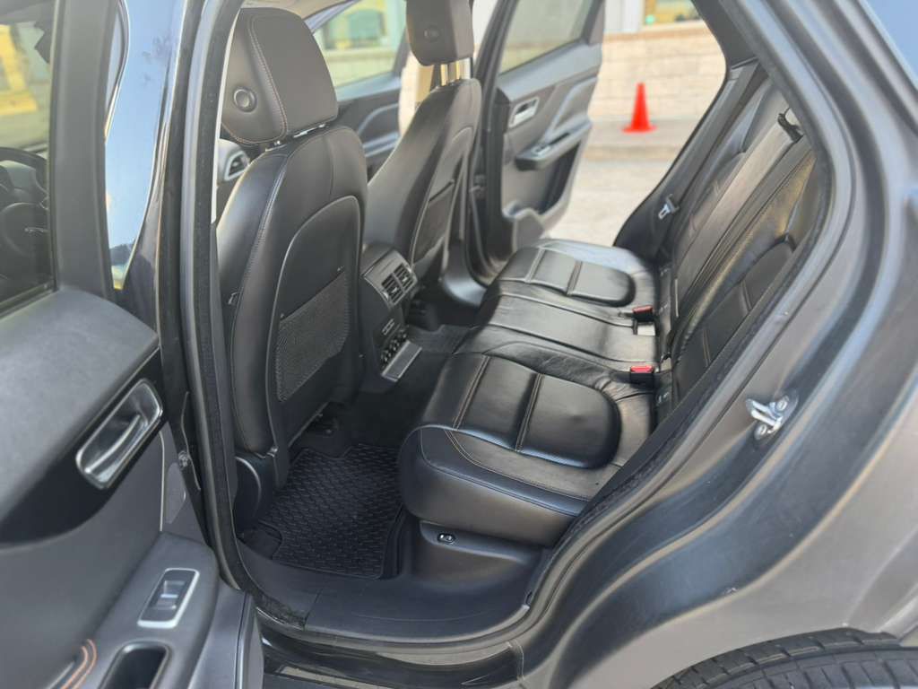 2018 Jaguar F-PACE Image 13