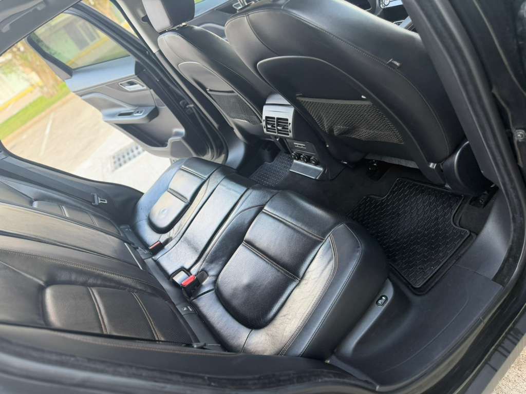 2018 Jaguar F-PACE Image 14