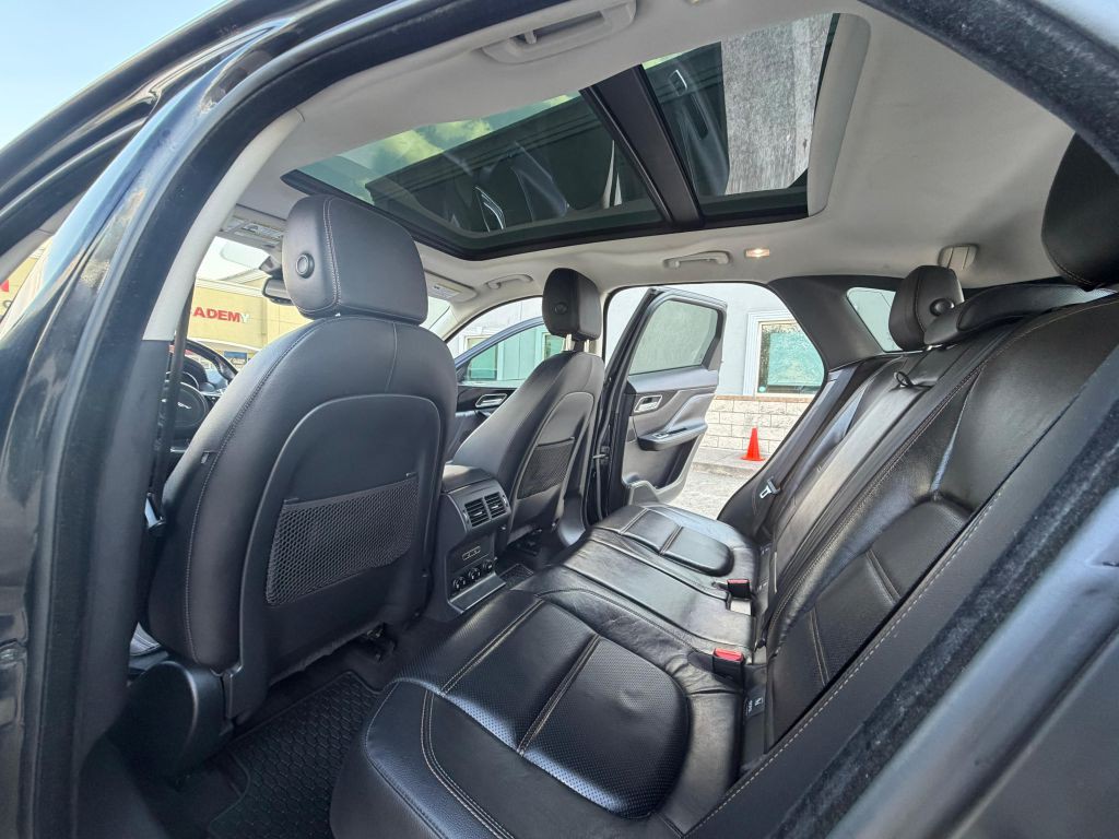 2018 Jaguar F-PACE Image 16