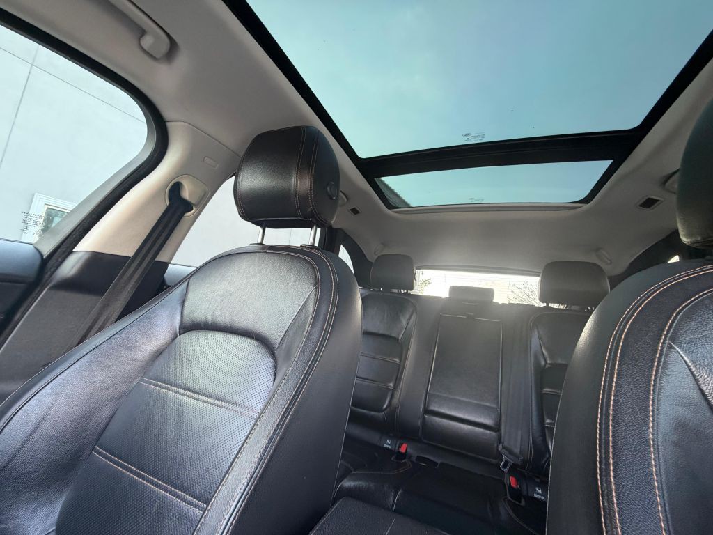 2018 Jaguar F-PACE Image 18