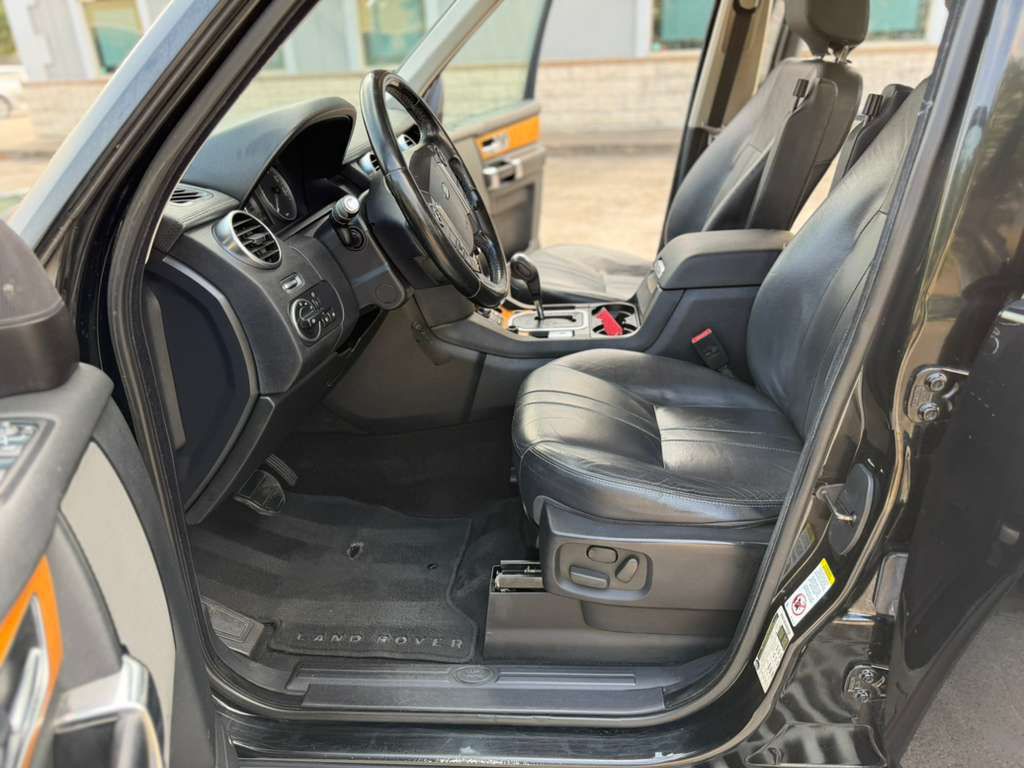 2013 Land Rover LR4 Image 12