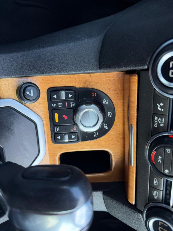 2013 Land Rover LR4 Image 21