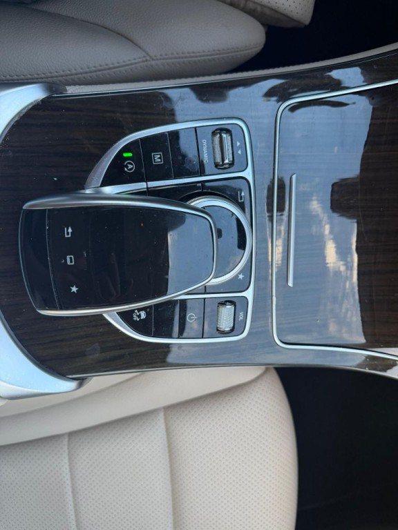 2016 Mercedes-Benz GLC-Class Image 17