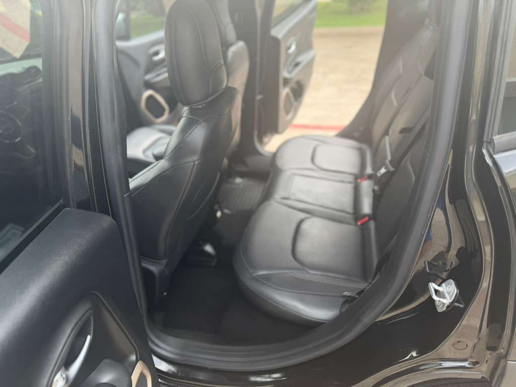 2015 Jeep Renegade Image 12