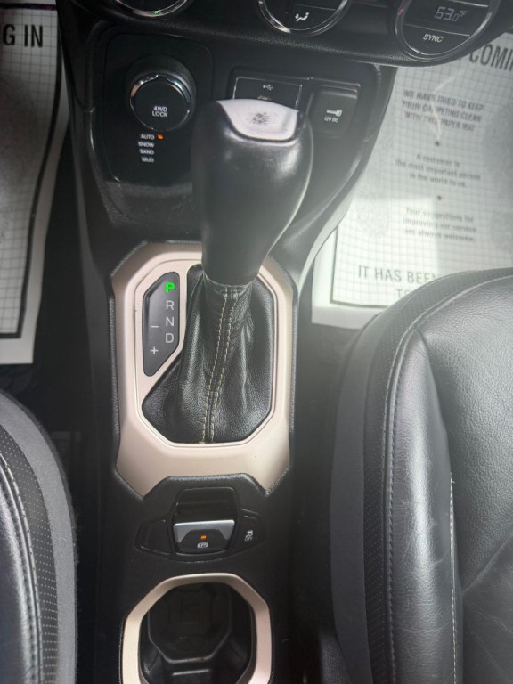 2015 Jeep Renegade Image 15