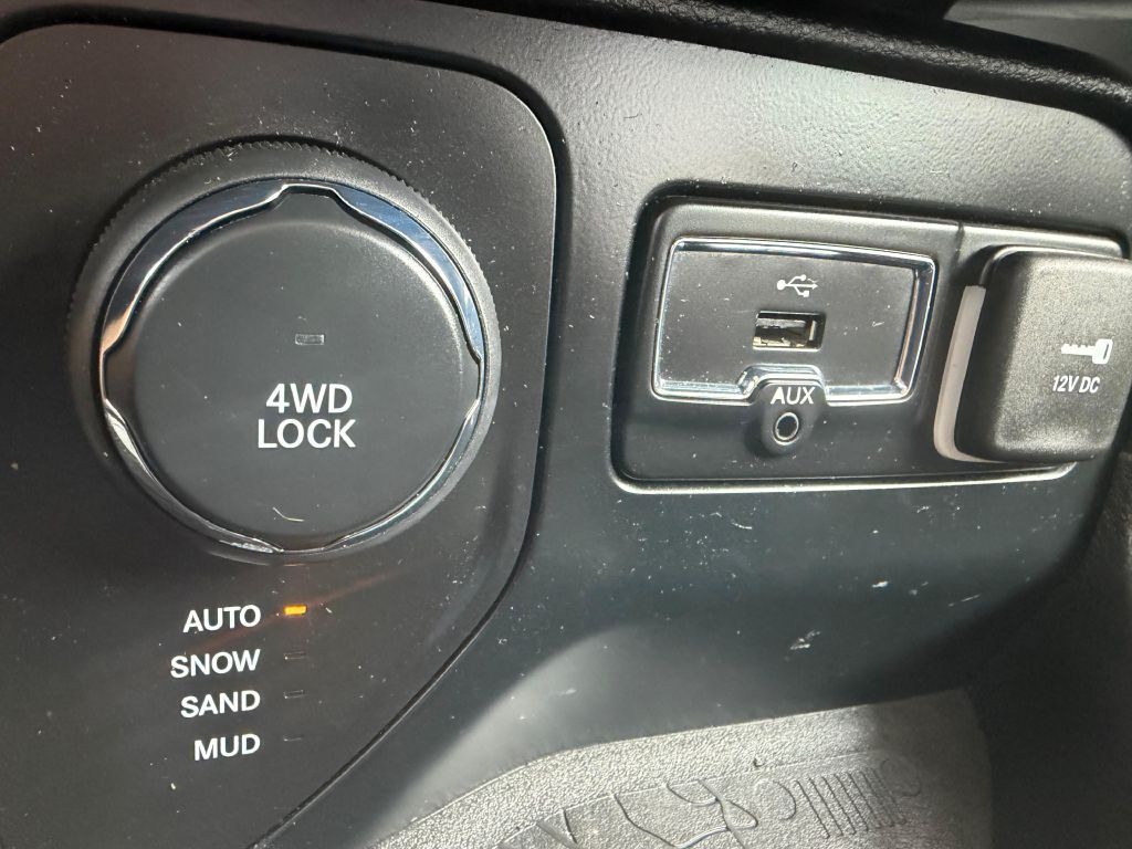 2015 Jeep Renegade Image 16