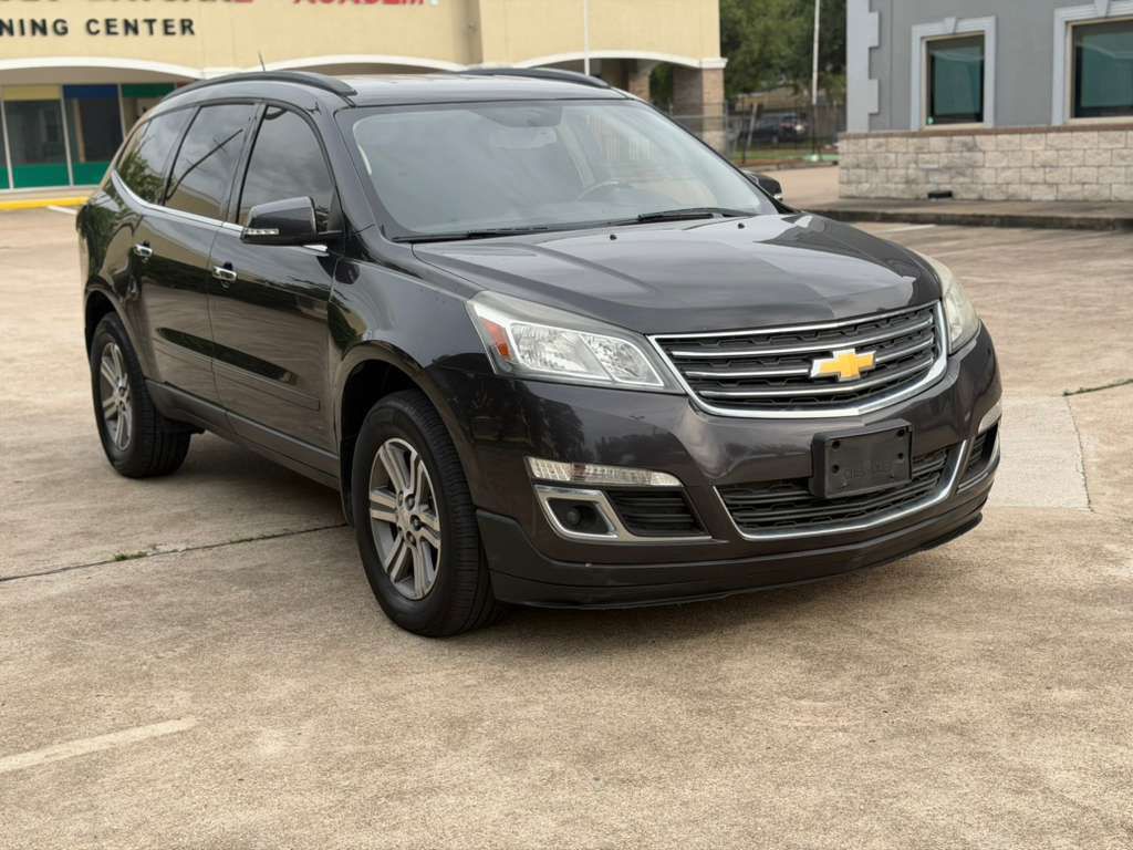 2017 Chevrolet Traverse Image 2