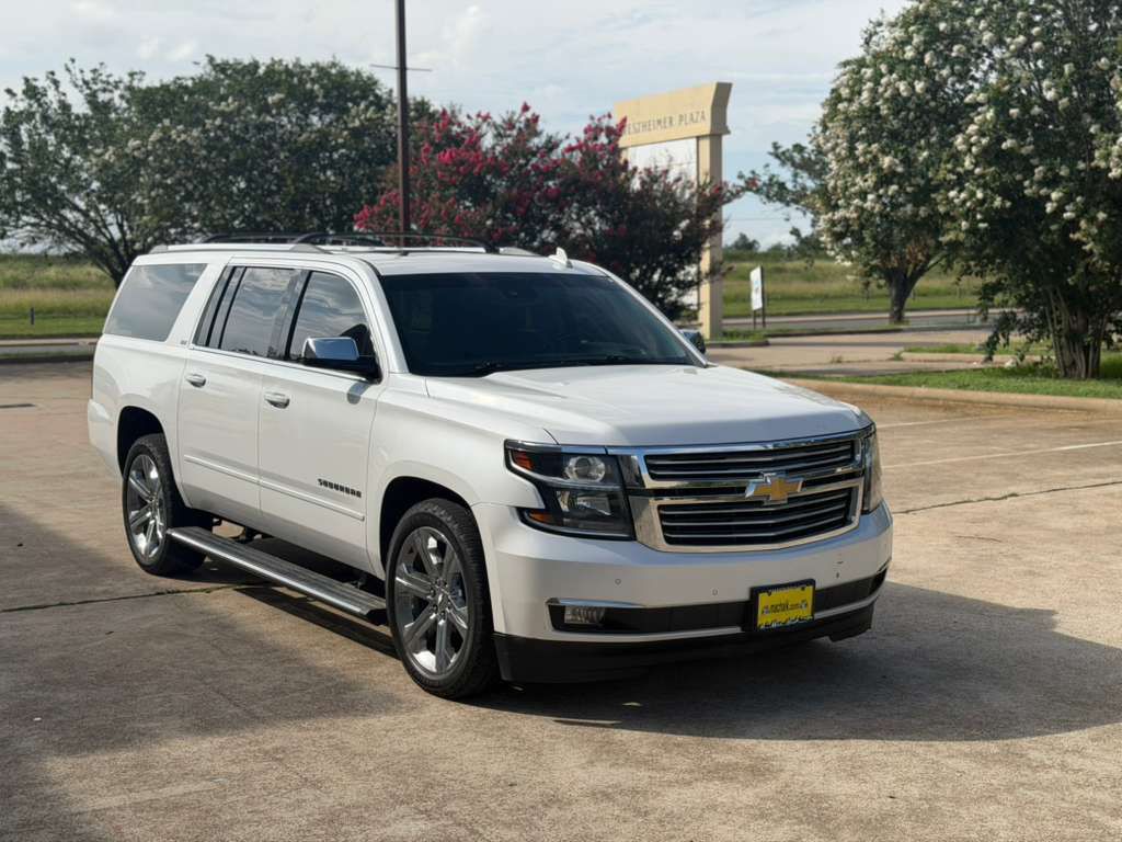 2016 Chevrolet Suburban Image 3