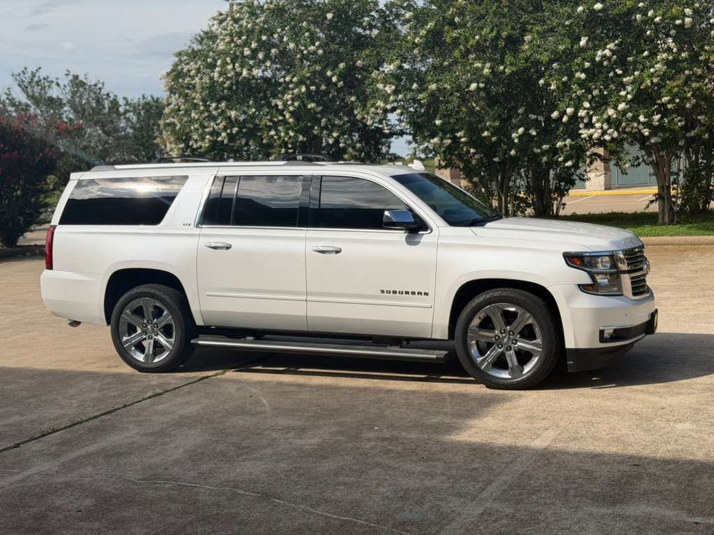 2016 Chevrolet Suburban Image 4