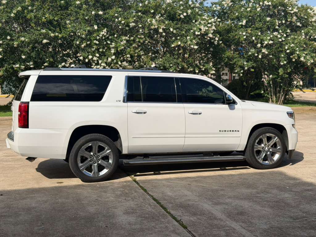 2016 Chevrolet Suburban Image 5