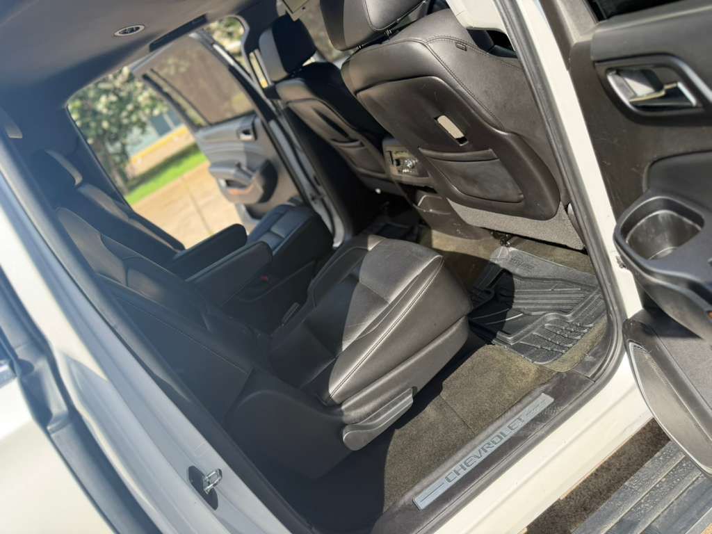 2016 Chevrolet Suburban Image 14
