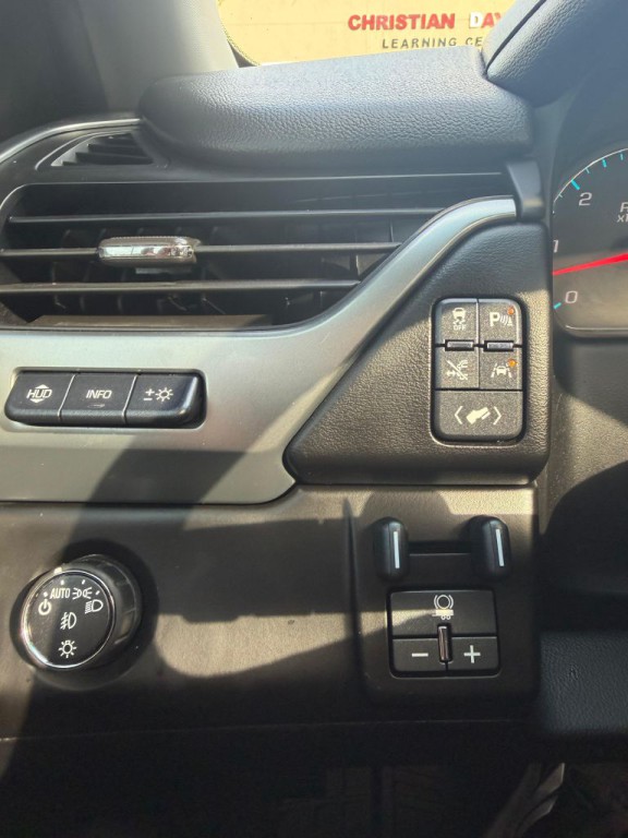 2016 Chevrolet Suburban Image 24