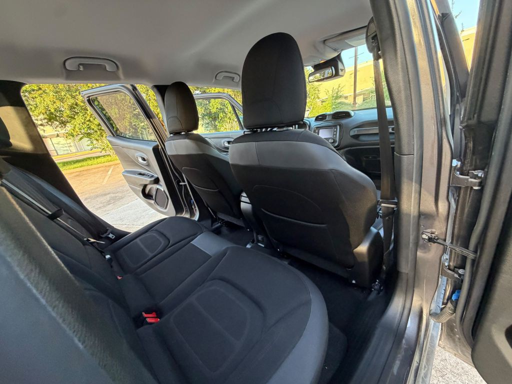 2016 Jeep Renegade Image 16