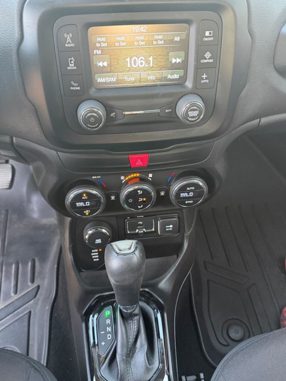 2016 Jeep Renegade Image 22