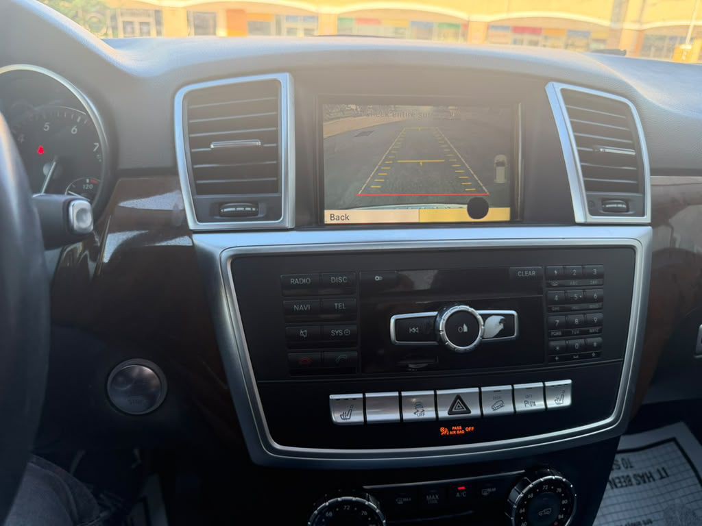 2012 Mercedes-Benz M-Class Image 23