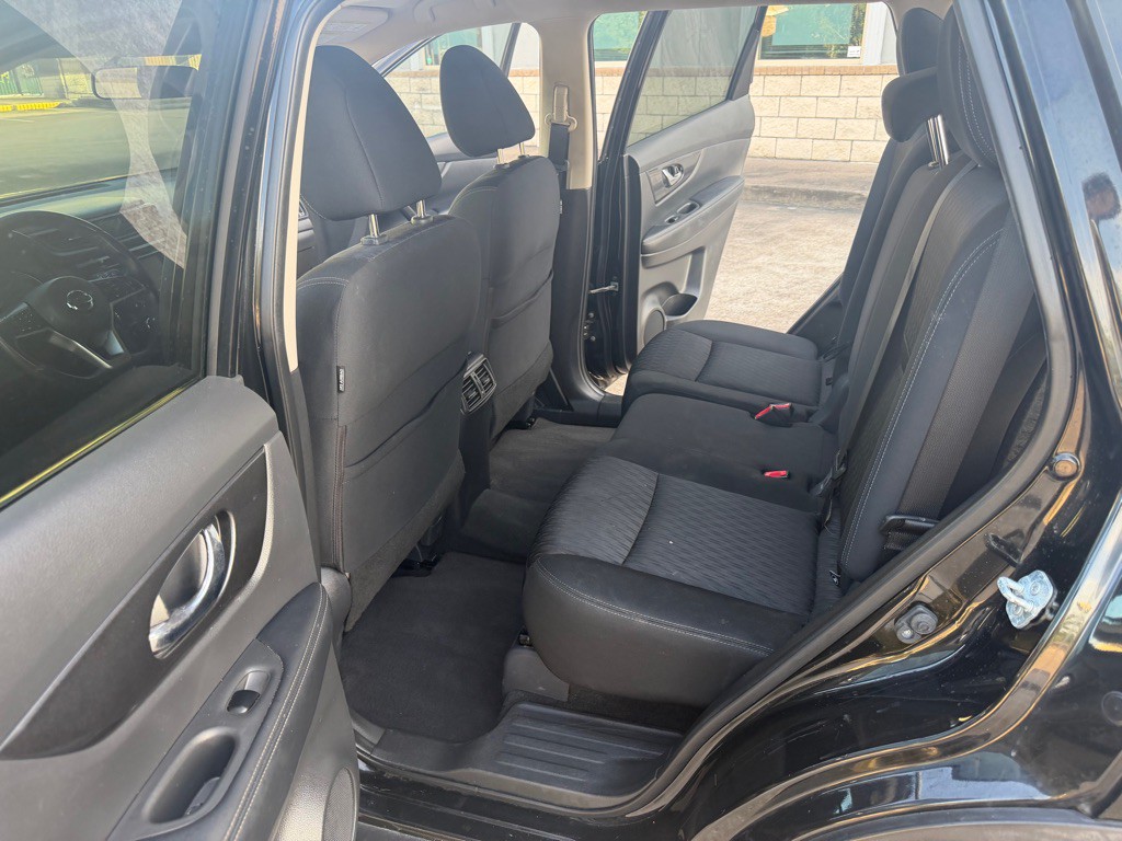 2018 Nissan Rogue Image 12