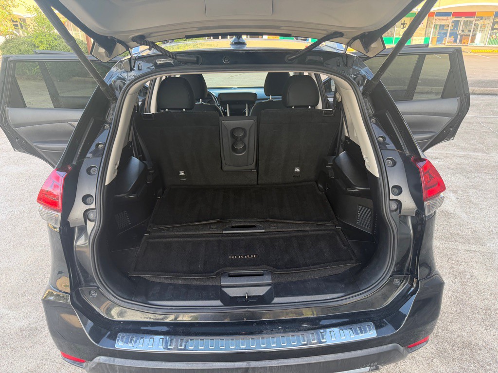 2018 Nissan Rogue Image 13