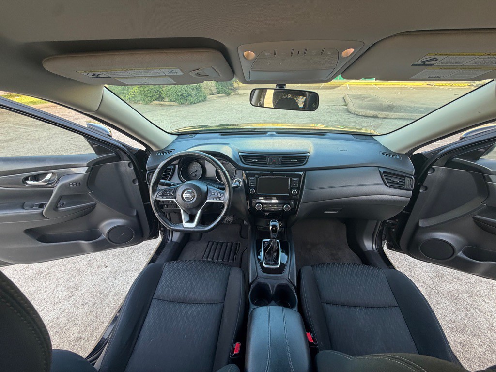 2018 Nissan Rogue Image 17