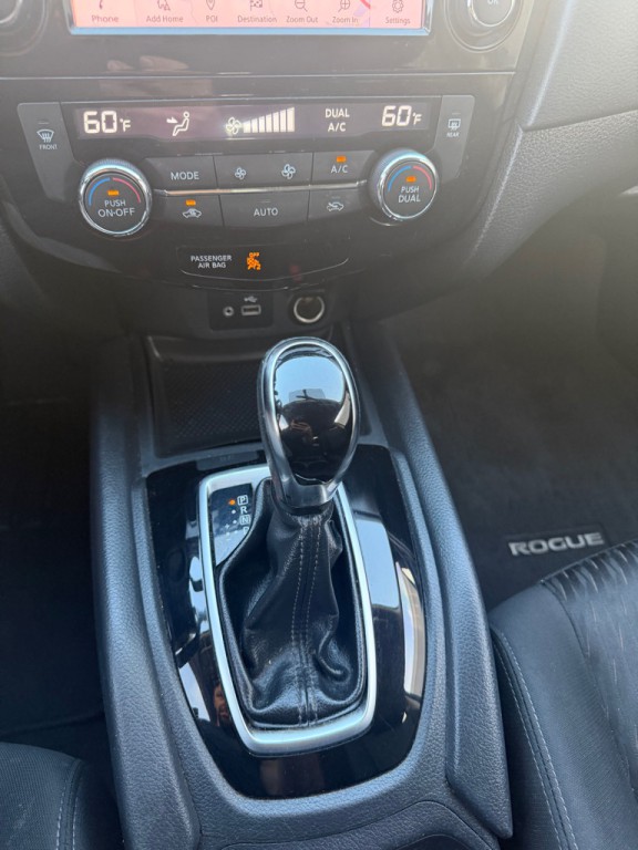 2018 Nissan Rogue Image 19