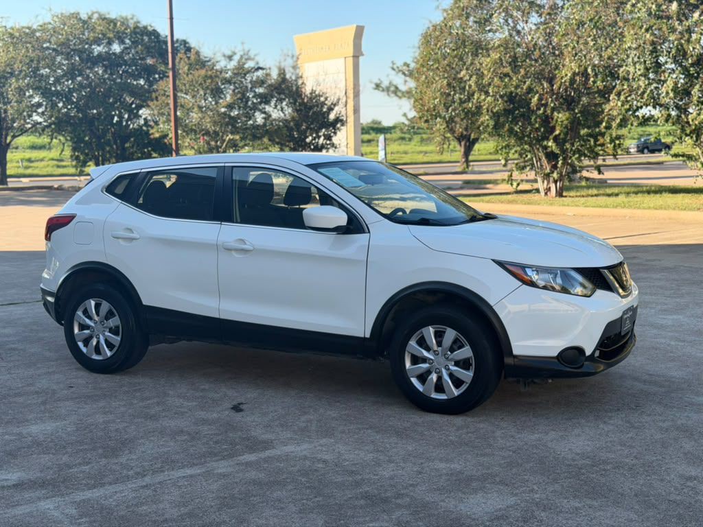 2019 Nissan Rogue Image 2