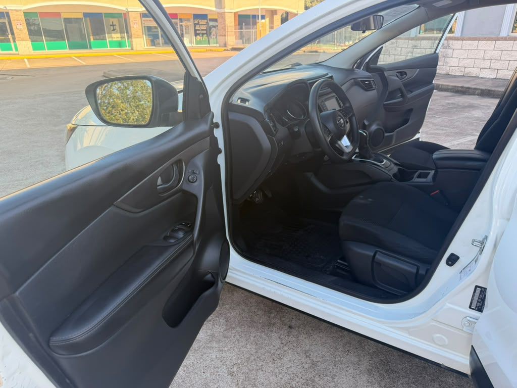 2019 Nissan Rogue Image 10