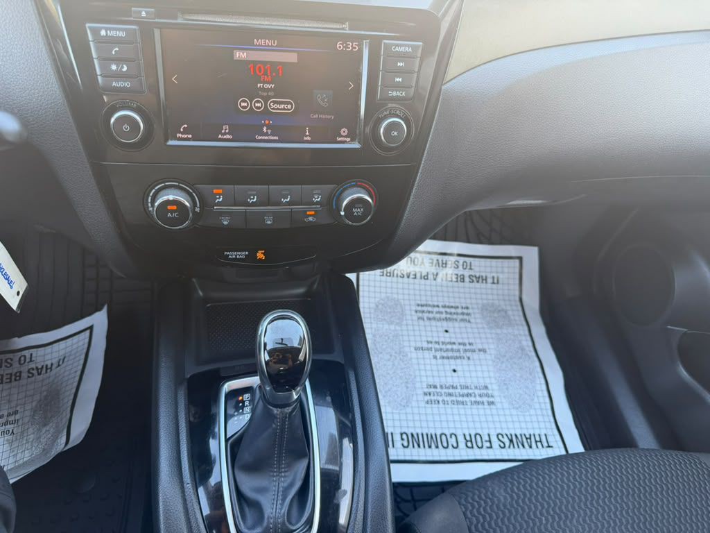 2019 Nissan Rogue Image 17
