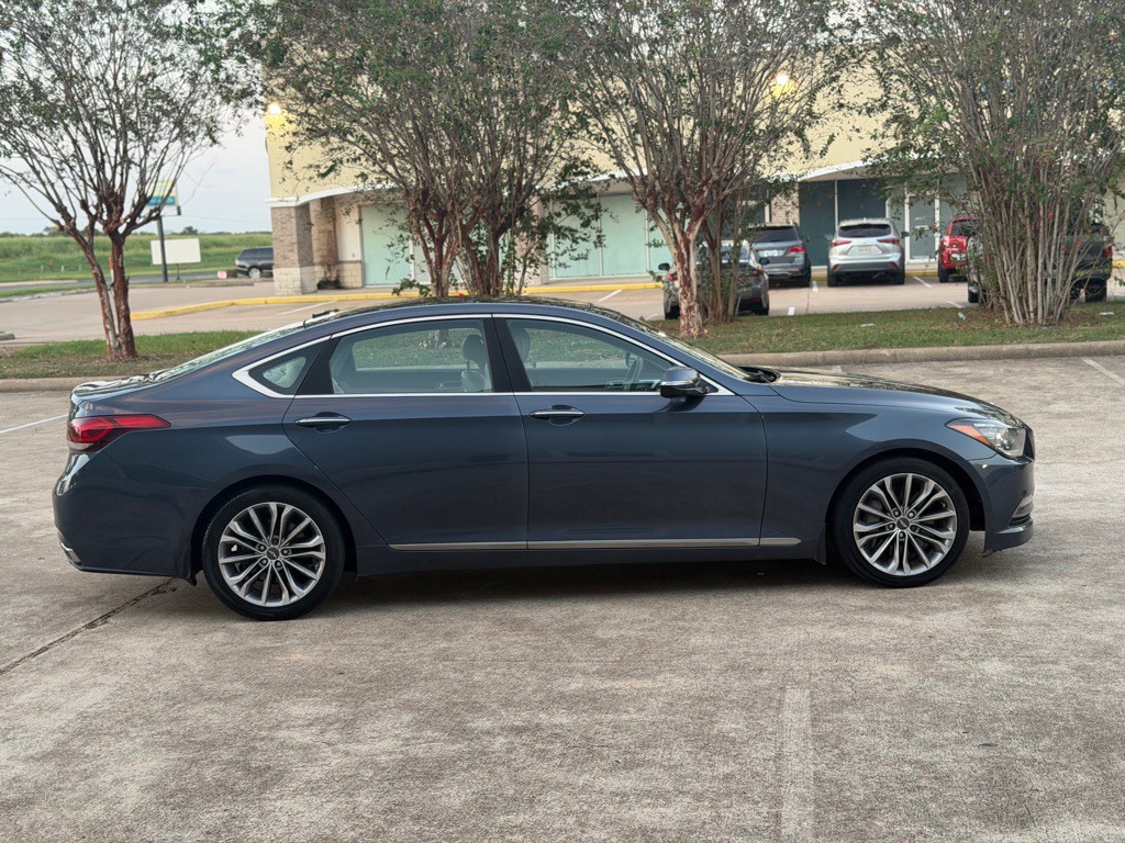 2016 Hyundai Genesis Image 5