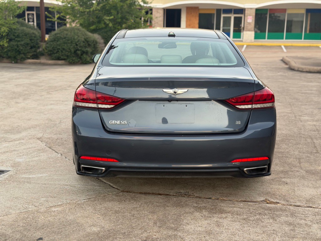 2016 Hyundai Genesis Image 8