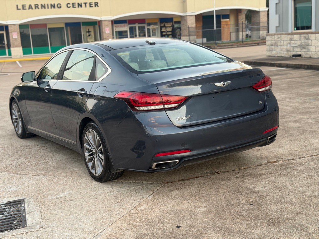 2016 Hyundai Genesis Image 9