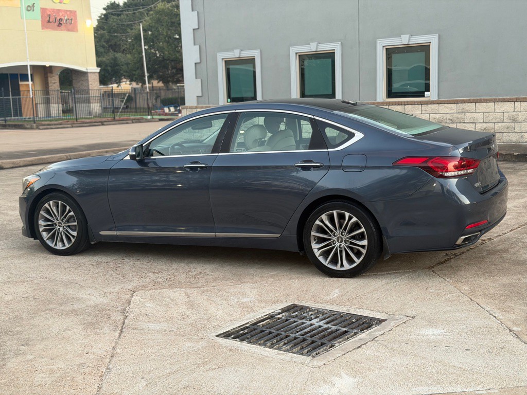 2016 Hyundai Genesis Image 10