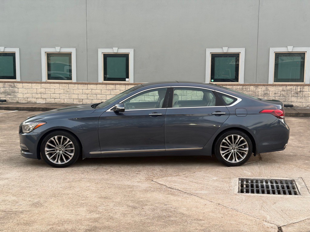 2016 Hyundai Genesis Image 11