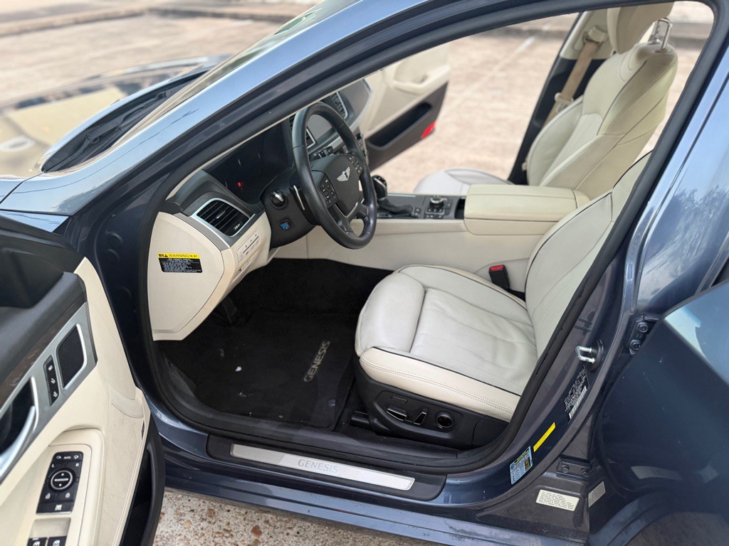 2016 Hyundai Genesis Image 12