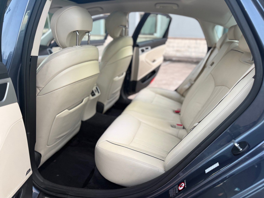 2016 Hyundai Genesis Image 13
