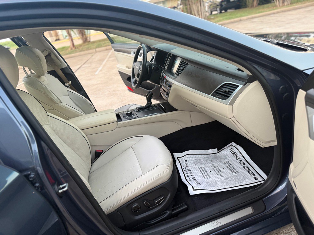 2016 Hyundai Genesis Image 15