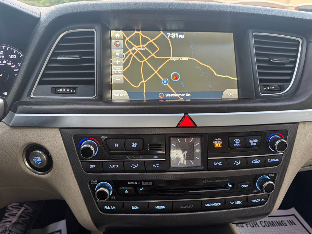 2016 Hyundai Genesis Image 18