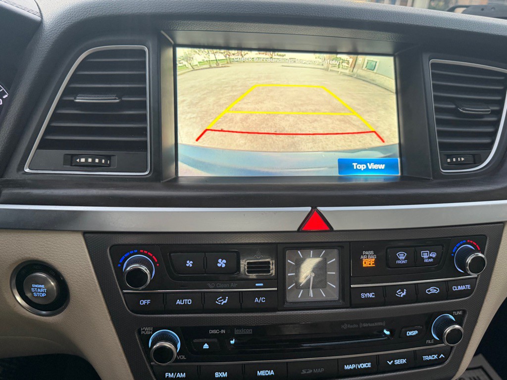 2016 Hyundai Genesis Image 20