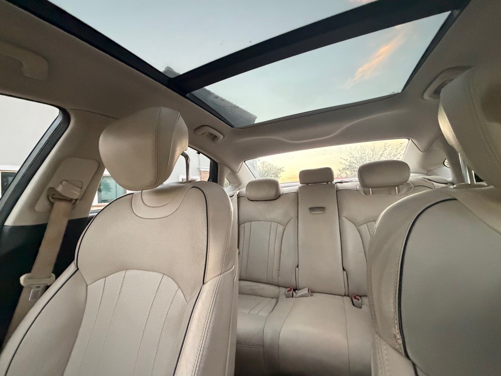 2016 Hyundai Genesis Image 21